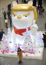 4790E7B500000578-5218103-The_statue_which_is_displayed_at_Fashion_Walk_Mall_in_Taiyuan_ha-m-17...jpg