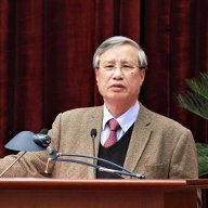 .Trần Quốc Vượng.