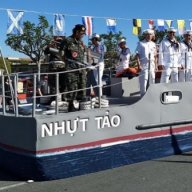 Hải Quân Bám Bờ
